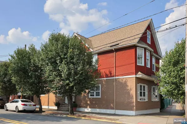 75 Locust AVE, Wallington, NJ 07057
