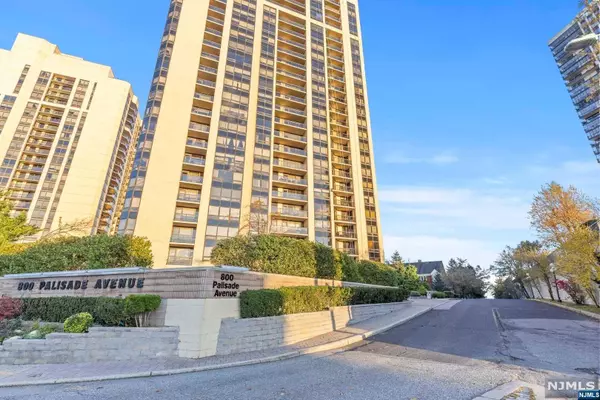 800 Palisade AVE #1608, Fort Lee, NJ 07024