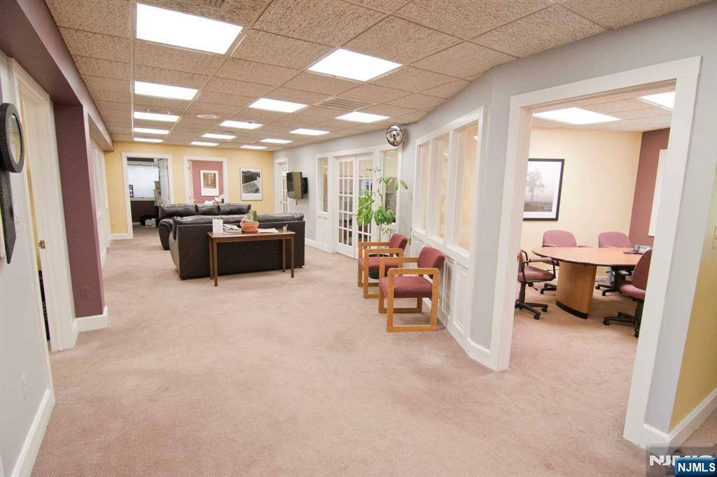 Glen Rock, NJ 07452,955 Lincoln AVE