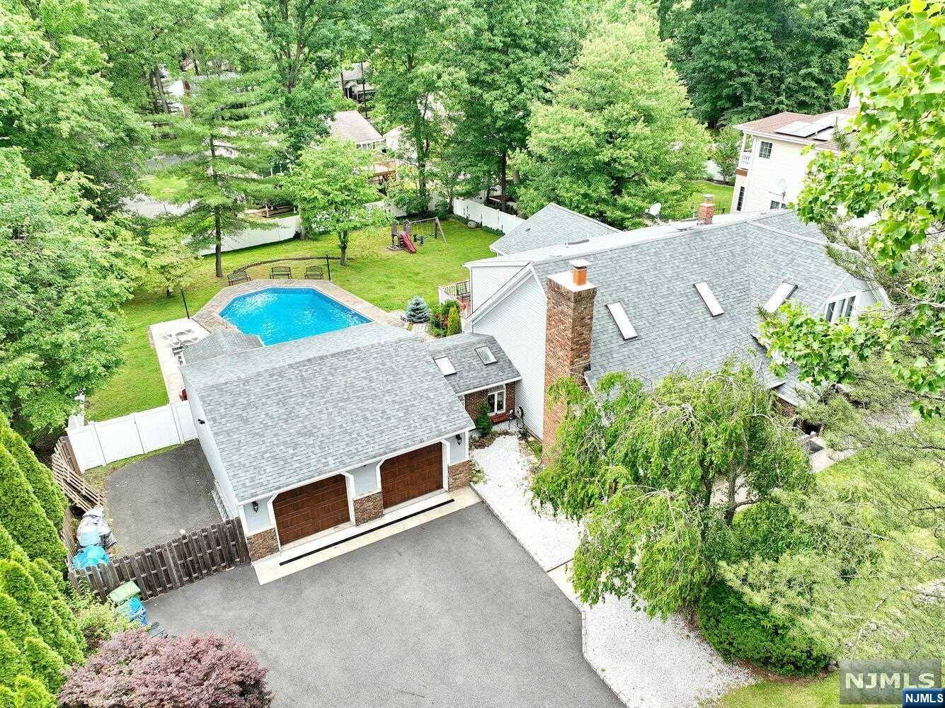 Paramus, NJ 07652,543 Burlington ST