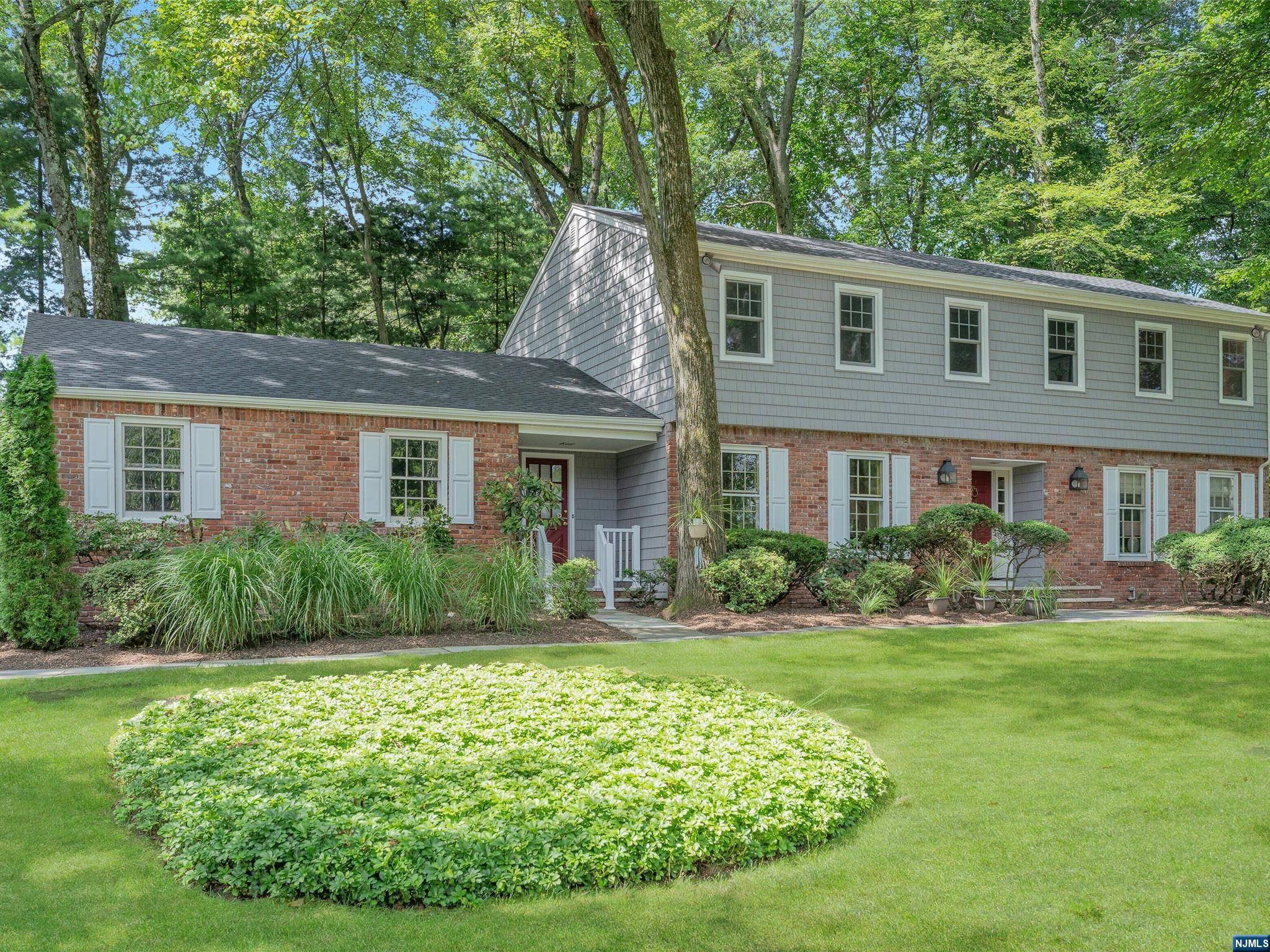 Oradell, NJ 07649,489 Hensler LN