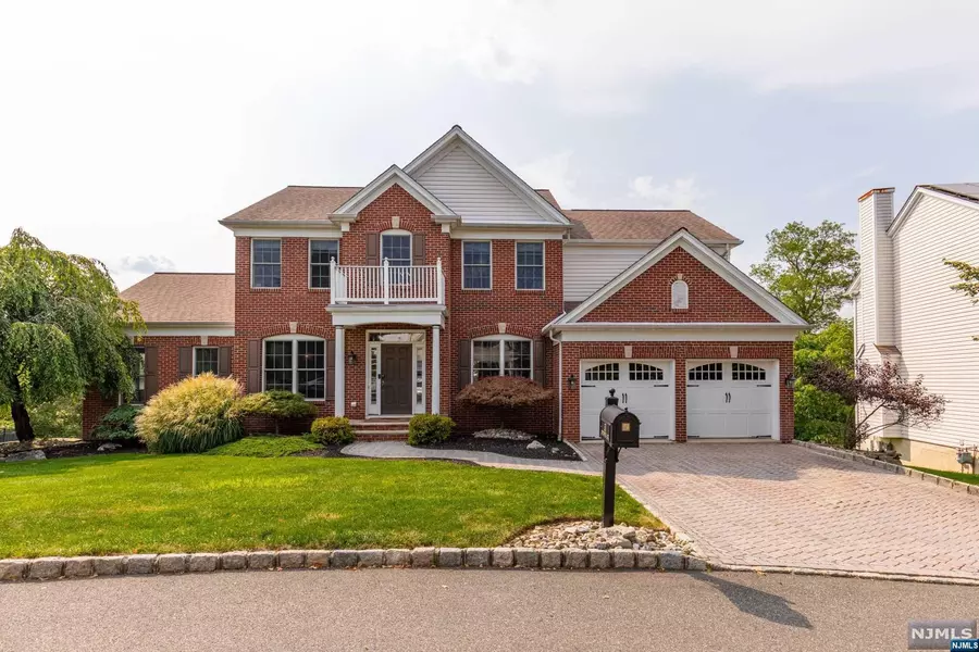 31 Continental CIR, Totowa, NJ 07512