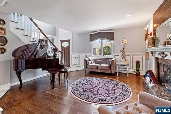 Secaucus, NJ 07094,6 Edna PL