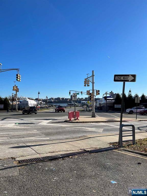 Edgewater, NJ 07020,986 River RD #2FL #B