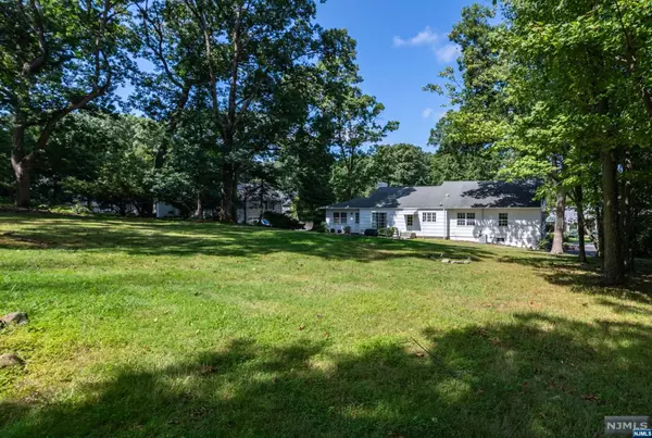 Essex Fells, NJ 07021,21 Windsor PL