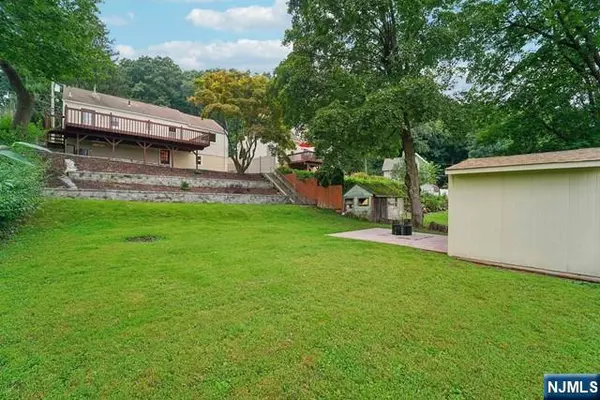 3 Audrey PL, Dover Town, NJ 07801