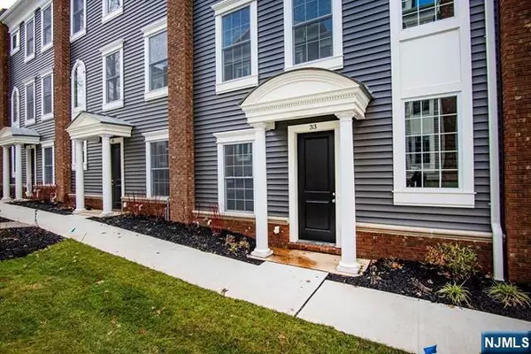 33 Parkside LN #33, Teaneck, NJ 07666