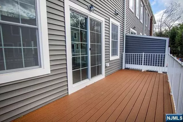 Teaneck, NJ 07666,33 Parkside LN #33