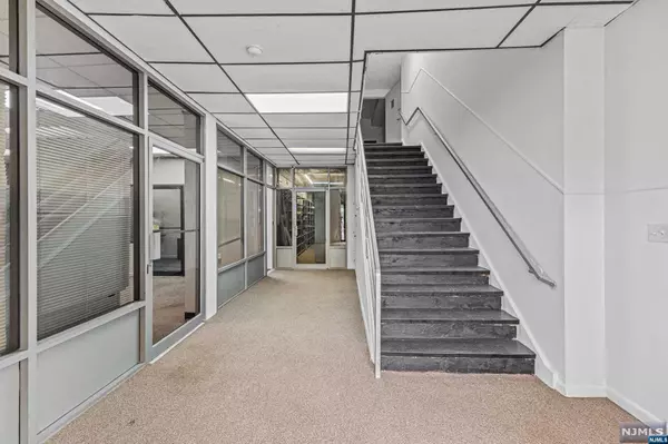 Newark, NJ 07114,413-417 Frelinghuysen AVE