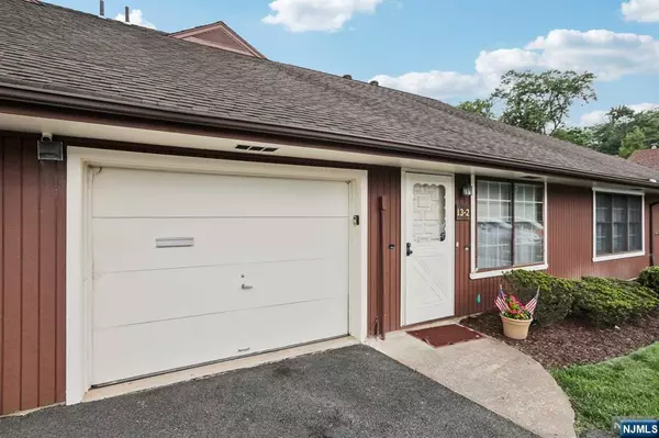 Waldwick, NJ 07463,13-2 Tamaron DR