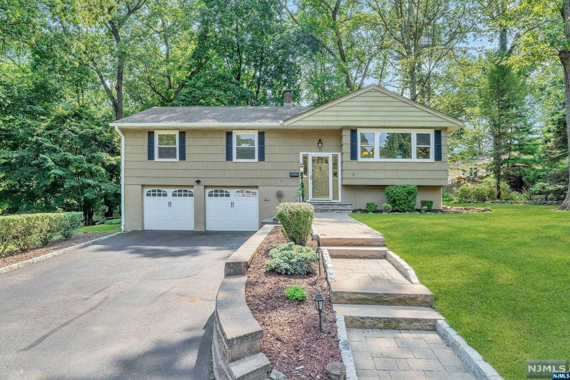 Park Ridge, NJ 07656,16 Mayo DR