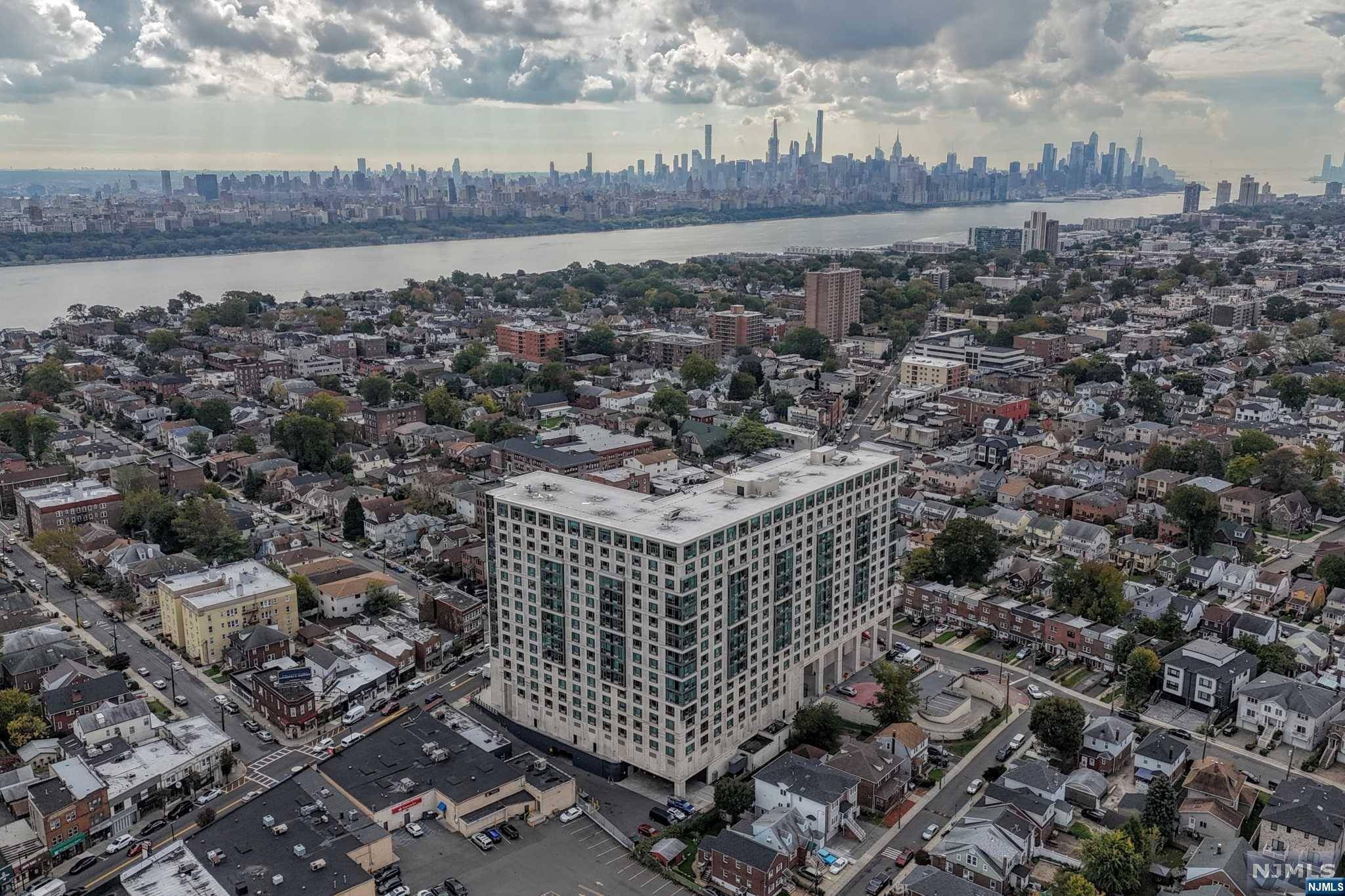 Cliffside Park, NJ 07010,695 Anderson AVE #685-Suite 1