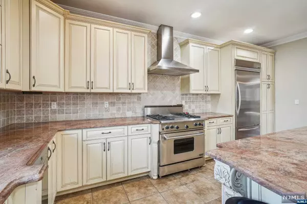 Englewood, NJ 07631,465 Westview AVE