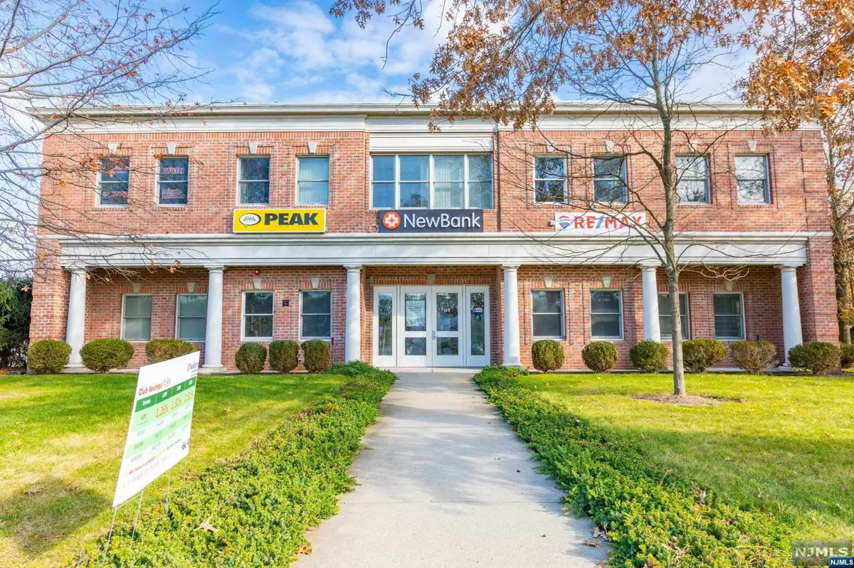 Closter, NJ 07624,189 Homans AVE #2B