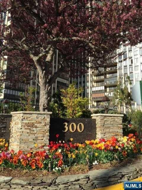 300 Winston DR #218, Cliffside Park, NJ 07010