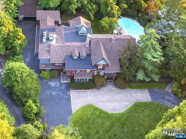 Tenafly, NJ 07670,20 Forest RD