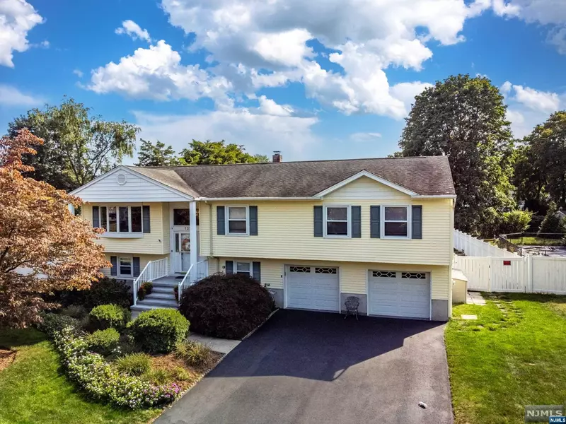 123 Sunset, Pequannock Township, NJ 07444