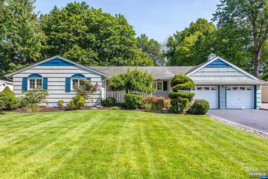 34 Glenroy RD, Fairfield, NJ 07004