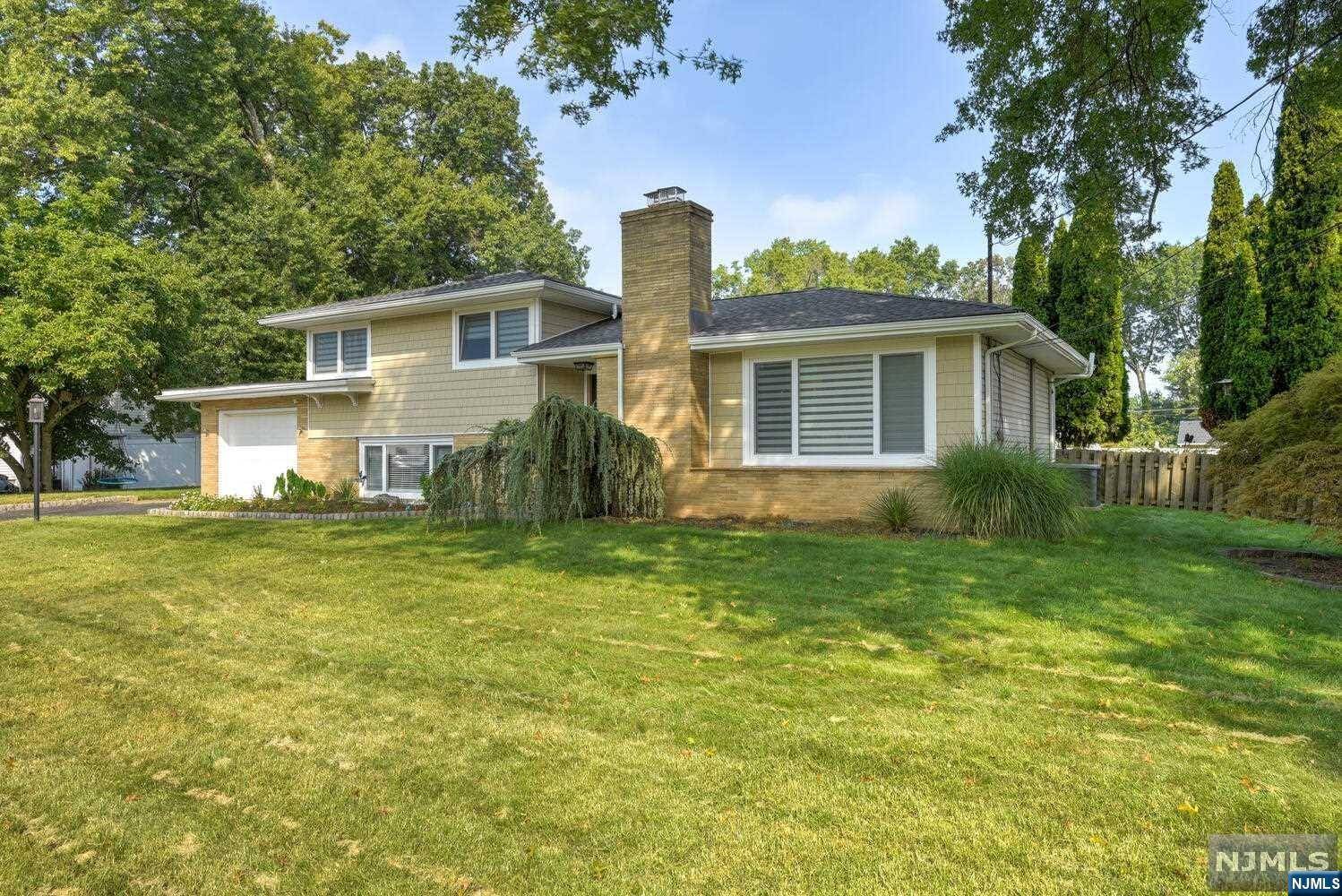 221 Poplar AVE, Pompton Lakes, NJ 07442