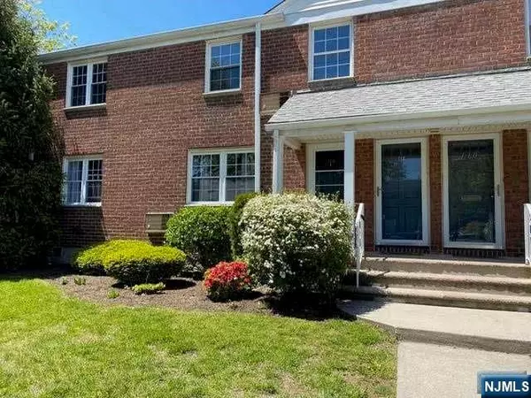 Rutherford, NJ 07070,114 Darwin AVE