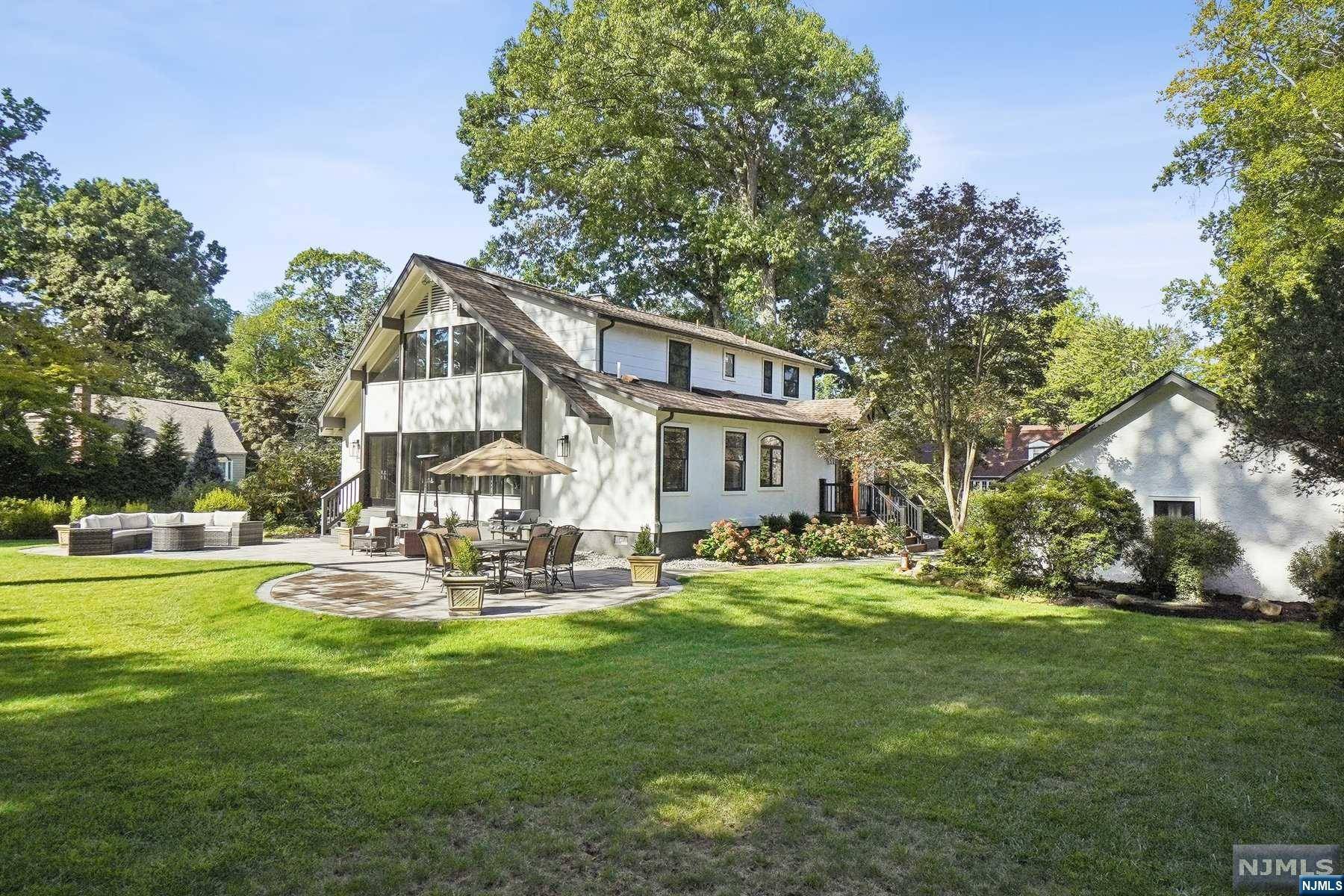 Oradell, NJ 07649,880 Lotus AVE