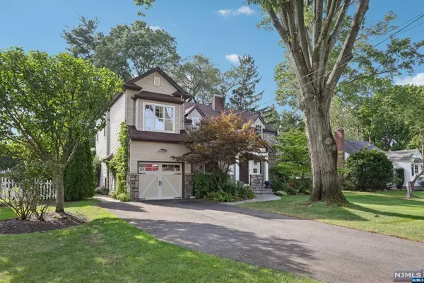 Glen Rock, NJ 07452,20 Delmar AVE