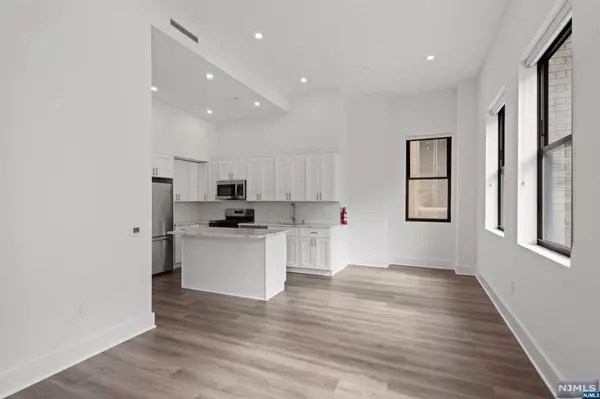 4 Beacon #307, Jersey City, NJ 07304