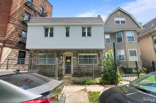 212 S Burnett, East Orange, NJ 07018