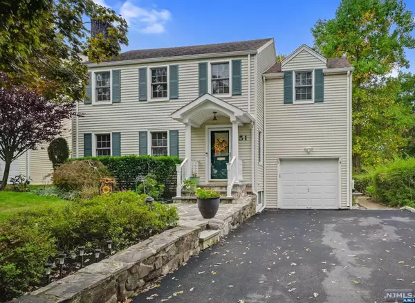 51 W Lawn RD, Livingston, NJ 07039