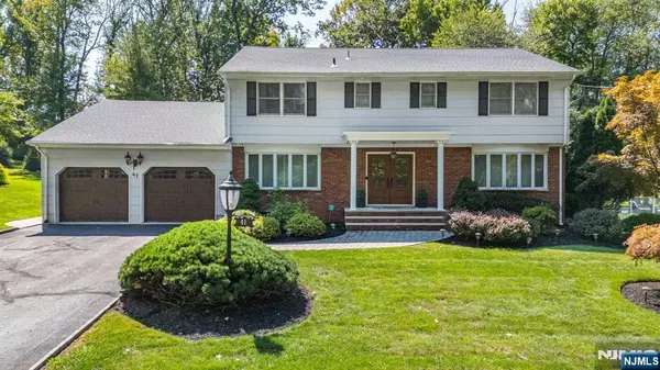 41 Artillery Park RD, Totowa, NJ 07512