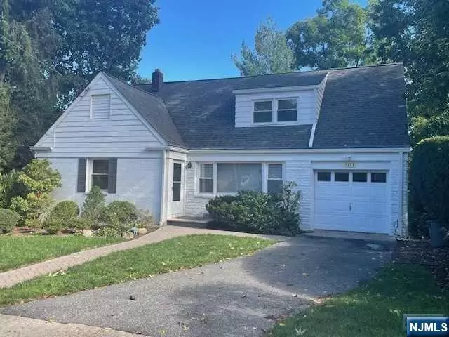 1171 E Laurelton, Teaneck, NJ 07666