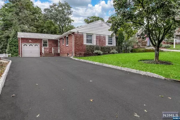 42 Minnehaha BLVD, Oakland, NJ 07436