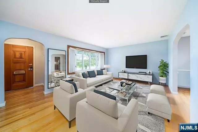 122 Harrison AVE, Hasbrouck Heights, NJ 07604