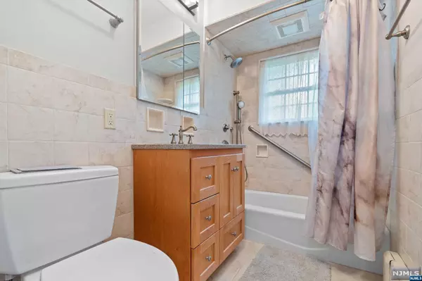 Alpine, NJ 07620,9 Haring LN