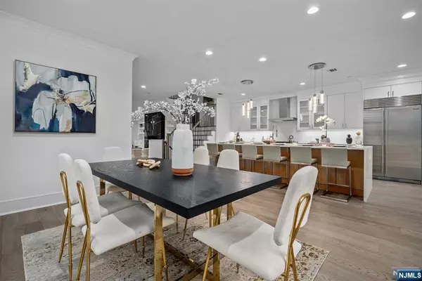 Haworth, NJ 07641,110 Mason CT #1F