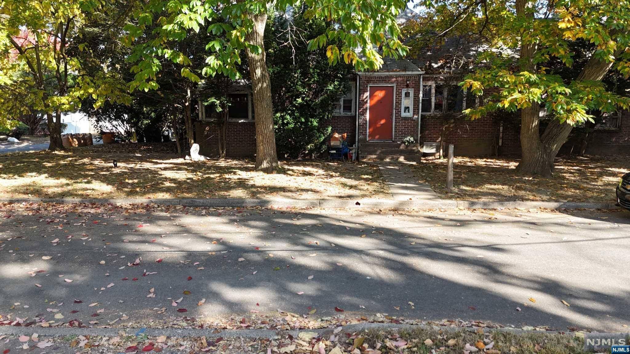 61 Graham PL,  Teaneck,  NJ 07666
