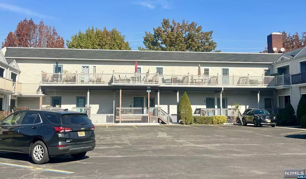 40 Willow Wood SQ #40, East Rutherford, NJ 07073