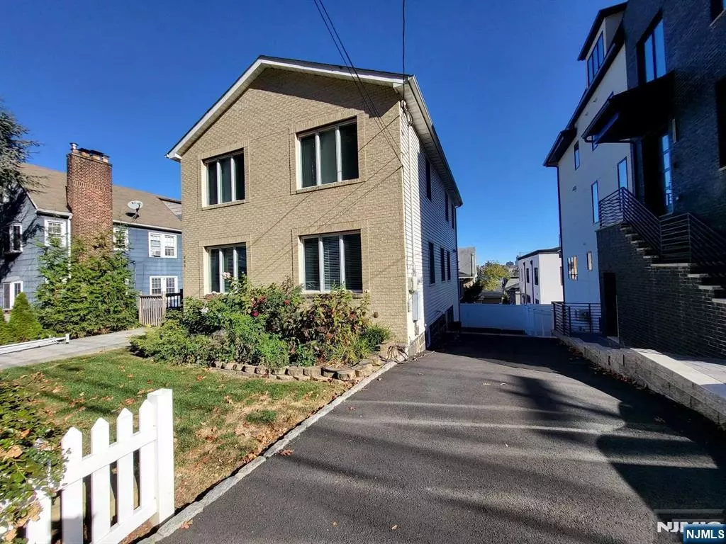Edgewater, NJ 07020,641 Undercliff AVE
