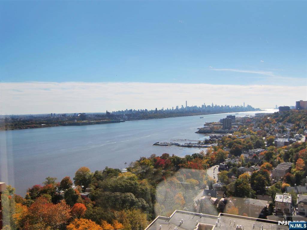 Fort Lee, NJ 07024,100 Old Palisade RD #2610