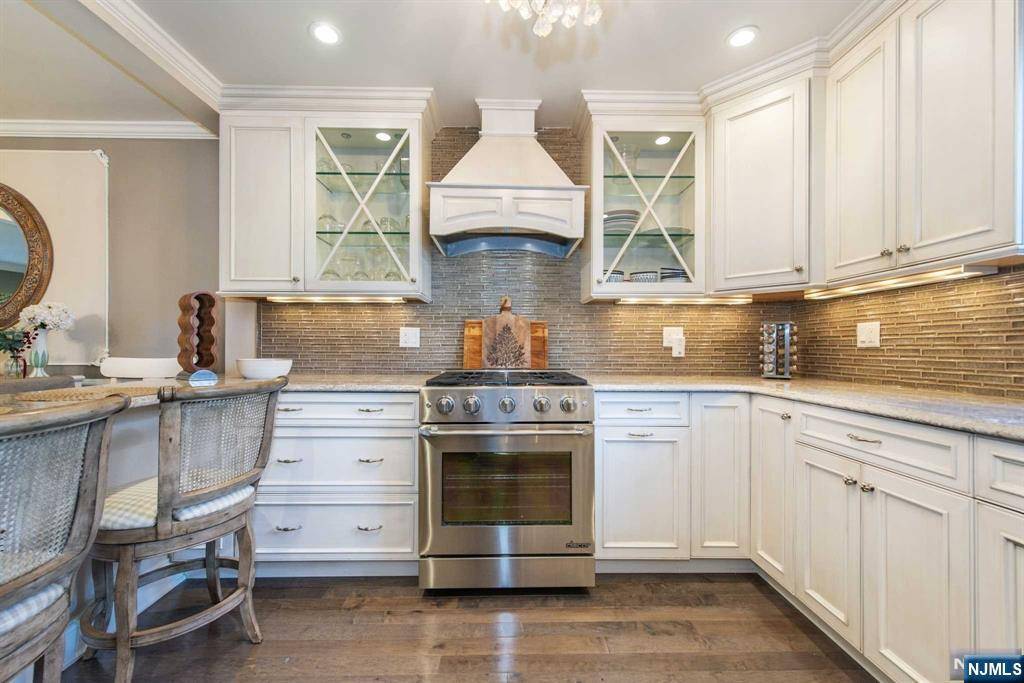 Caldwell, NJ 07006,26 Magnolia LN