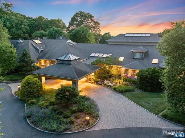 125 Chestnut Ridge RD, Saddle River, NJ 07458