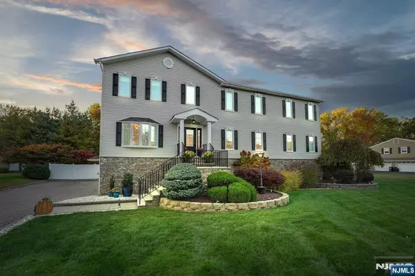29 Stimis LN, East Hanover Twp, NJ 07936