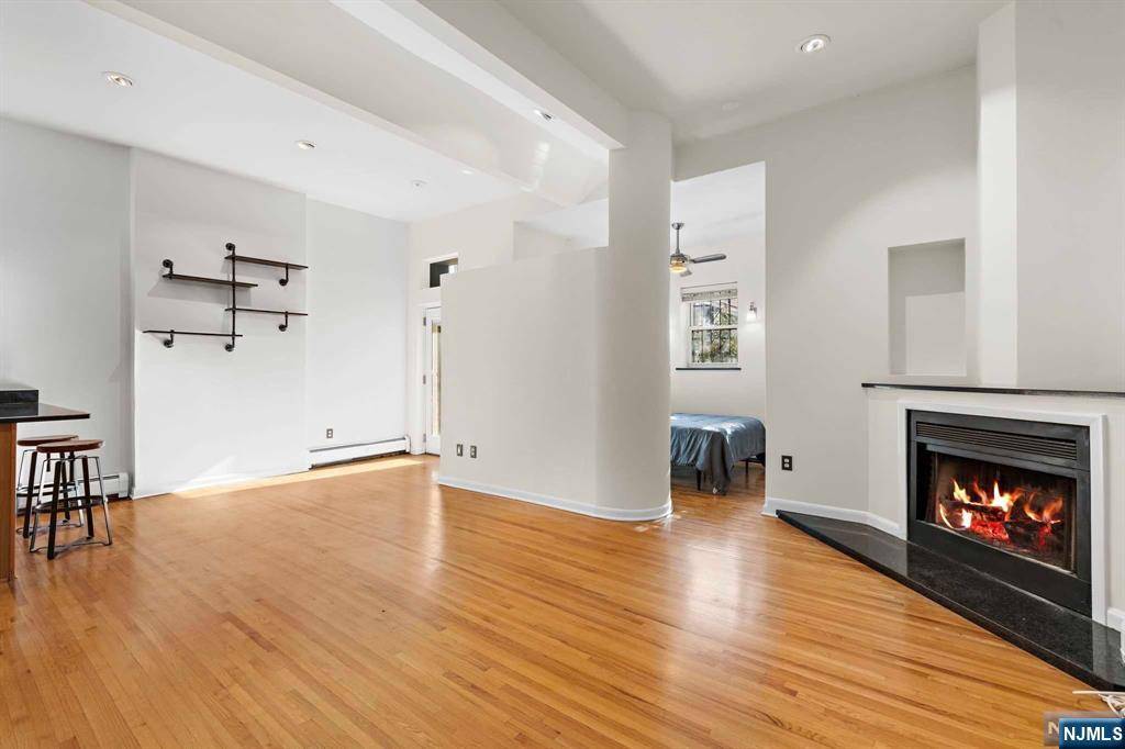 Hoboken, NJ 07030,159 Newark ST #1B