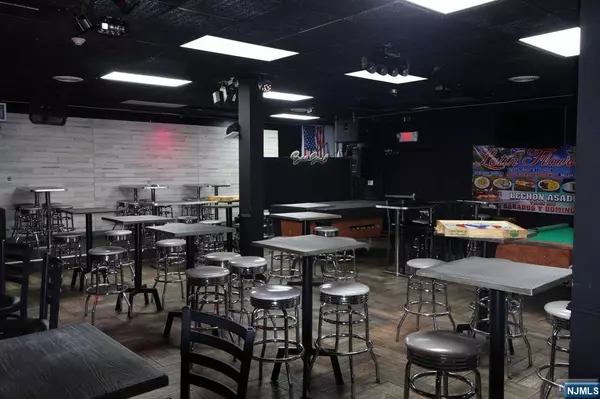 Newark, NJ 07104,870-872 Broadway