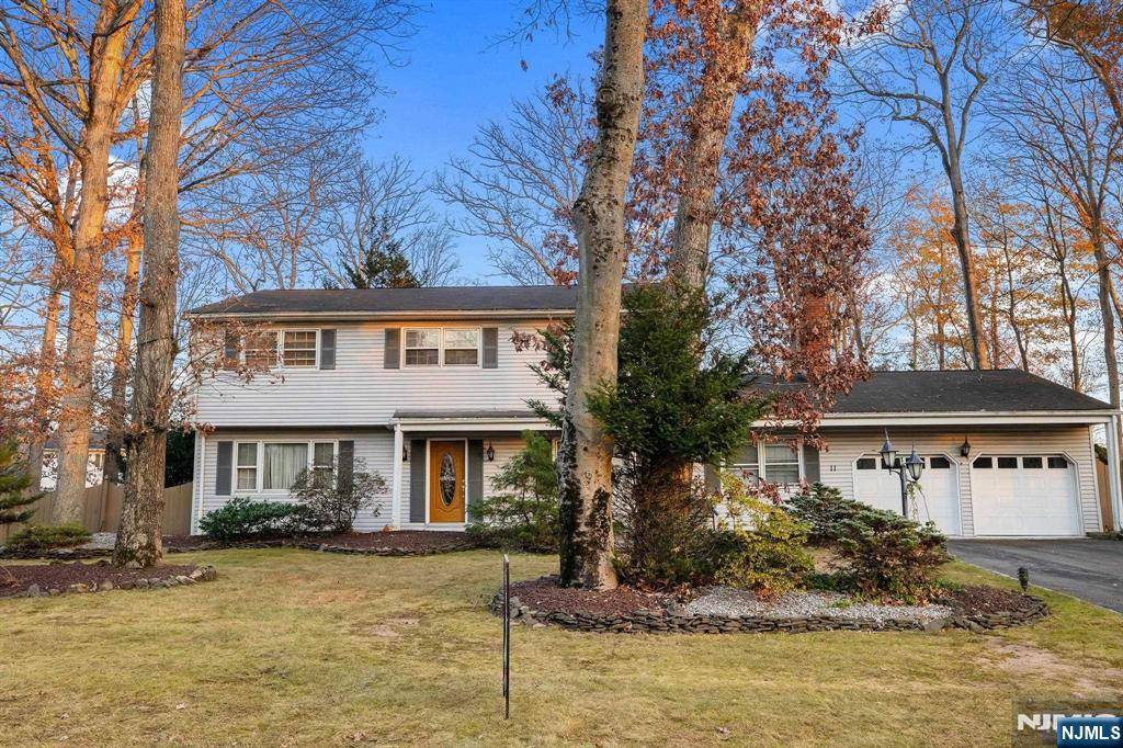 11 Camelot WAY, Par-troy Hills Twp., NJ 07054