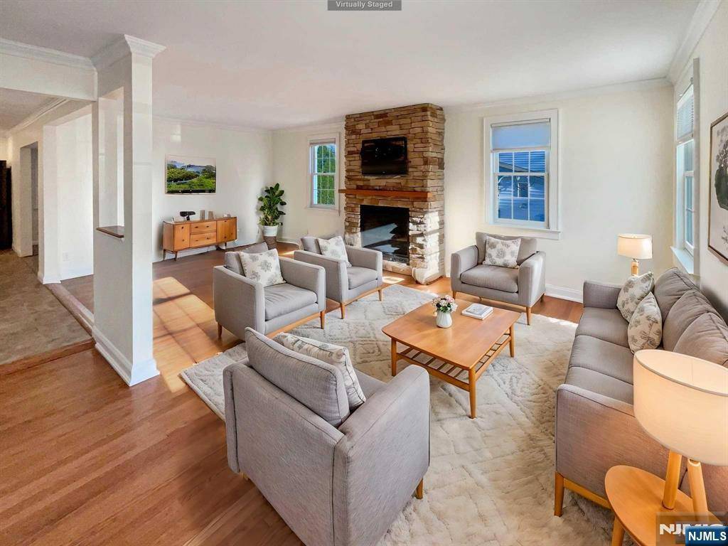 Hasbrouck Heights, NJ 07604,339 Roosevelt AVE