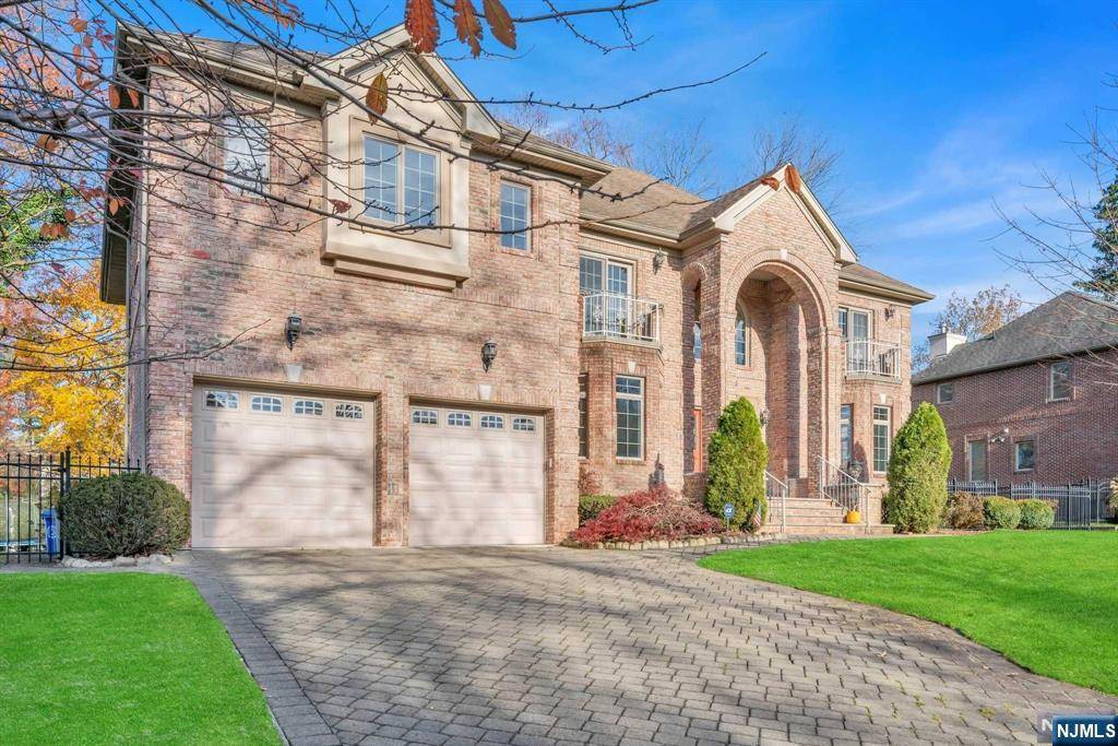Closter, NJ 07624,9 Maplewood RD