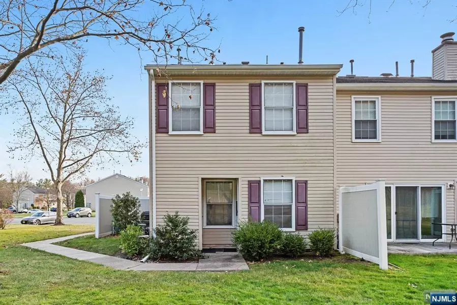 21 Toms Point LN, Lincoln Park Borough, NJ 07035