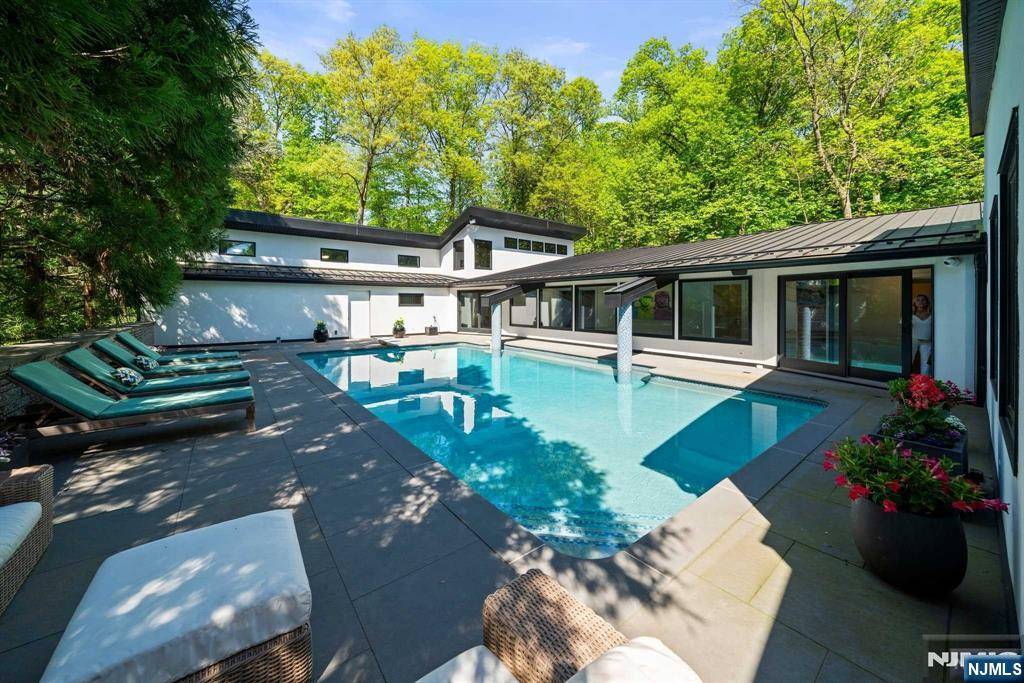 Cresskill, NJ 07626,53 Kennedy DR