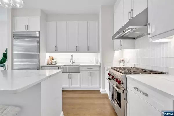 Edgewater, NJ 07020,3 Somerset LN #505